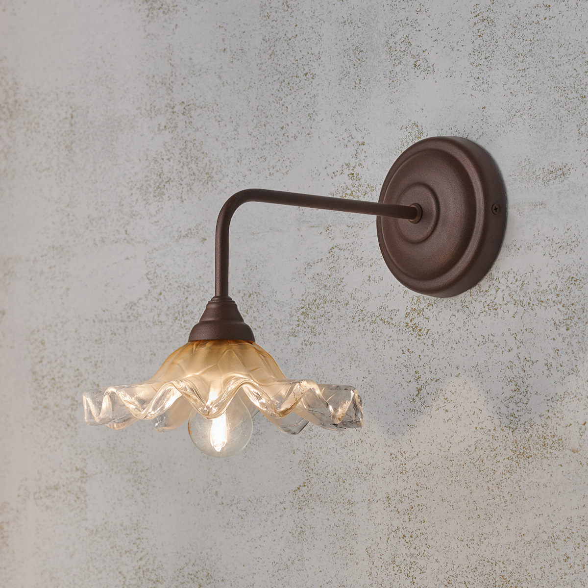 Φωτιστικό απλίκα με μελί γυαλί ΣΥΡΟΣ wall bracket with amber glass shade